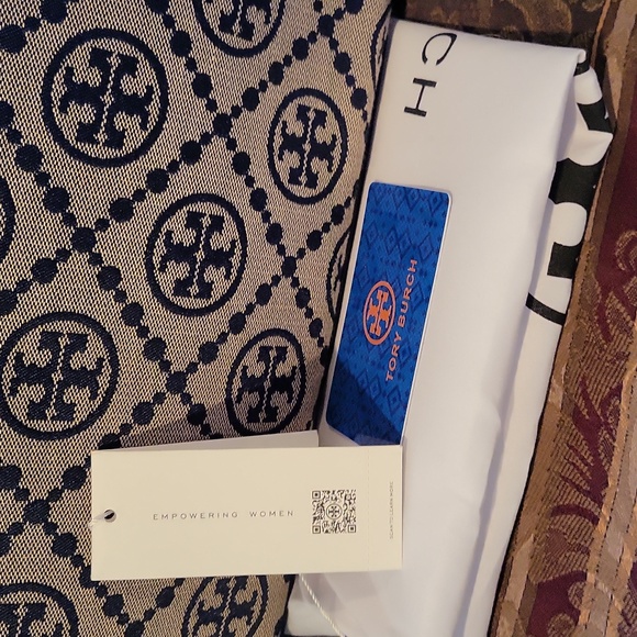 Tory burch hp  gorgeous tote blue 💙 gorgeous gorgeous small tote bag new - Picture 2 of 10